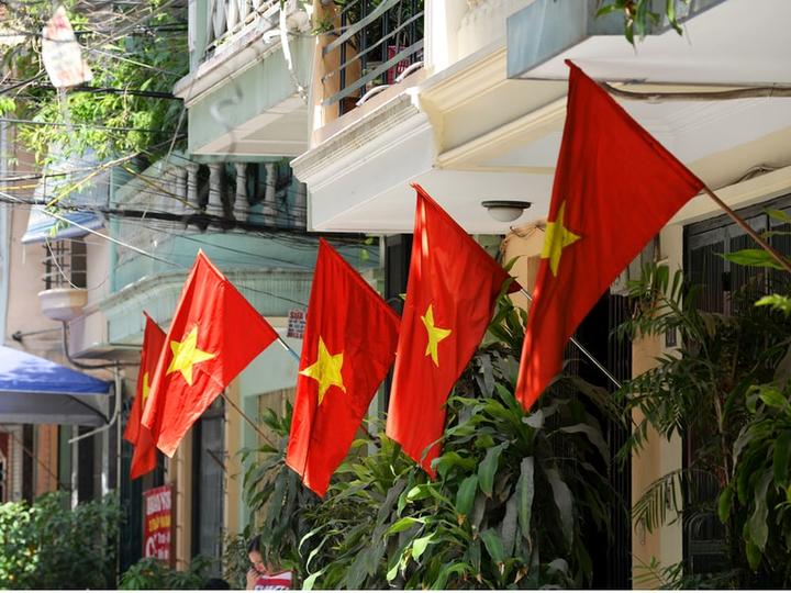 Quần dáng cong đang gây sốt với thiết kế độc đáo và tính ứng dụng cao, giúp tạo hiệu