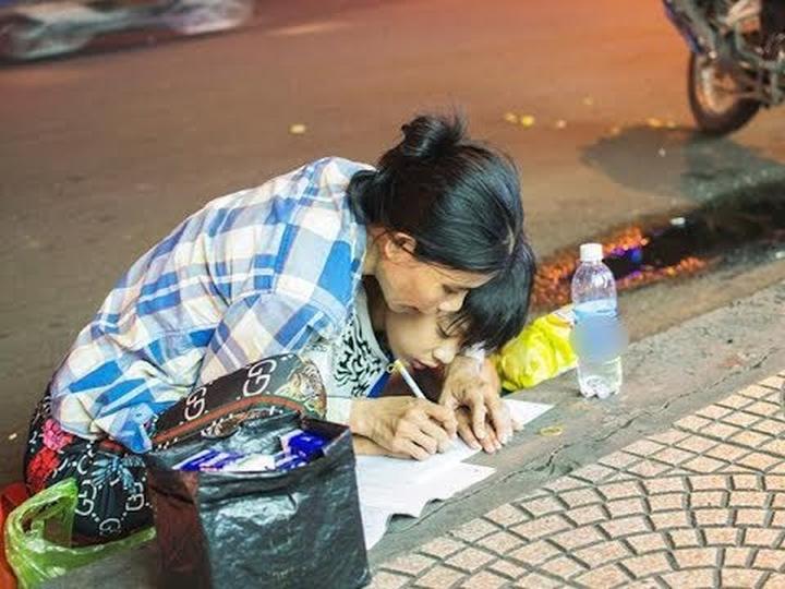 Nội dung: Mùa hè đang đầy vui vẻ với những bức tường nhảy vò đang xu hướng trên mạng