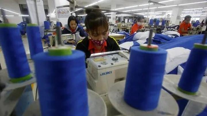 Blouse tay phồng nhẹ: Kiểu tay phồng lại là một trong những kiểu được ưa chuộng